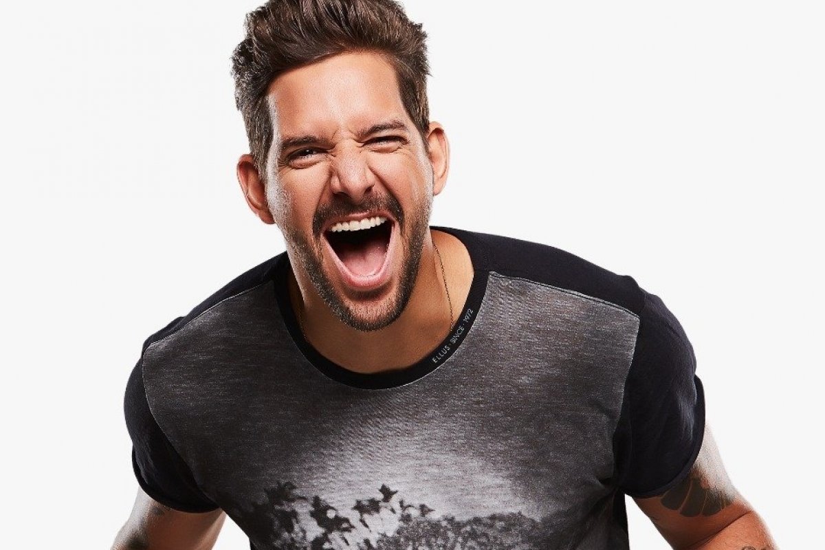 Banda Eva comanda festa gratuita em show antes do jogo do Brasil