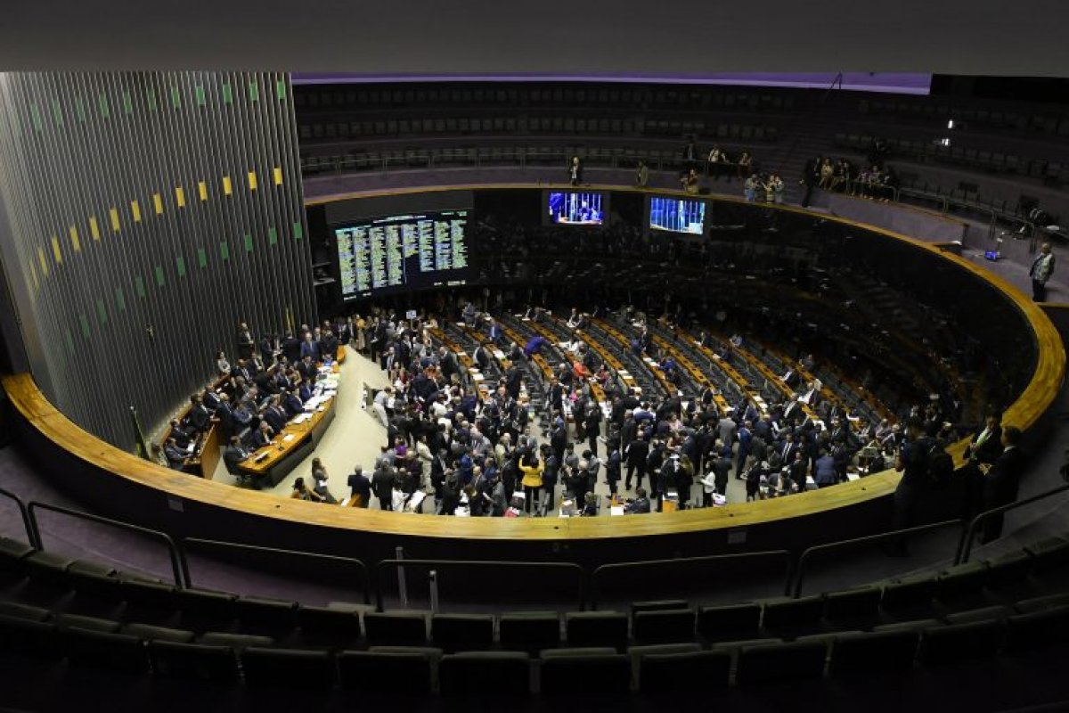 Câmara anuncia corte de R$ 150 milhões em despesas