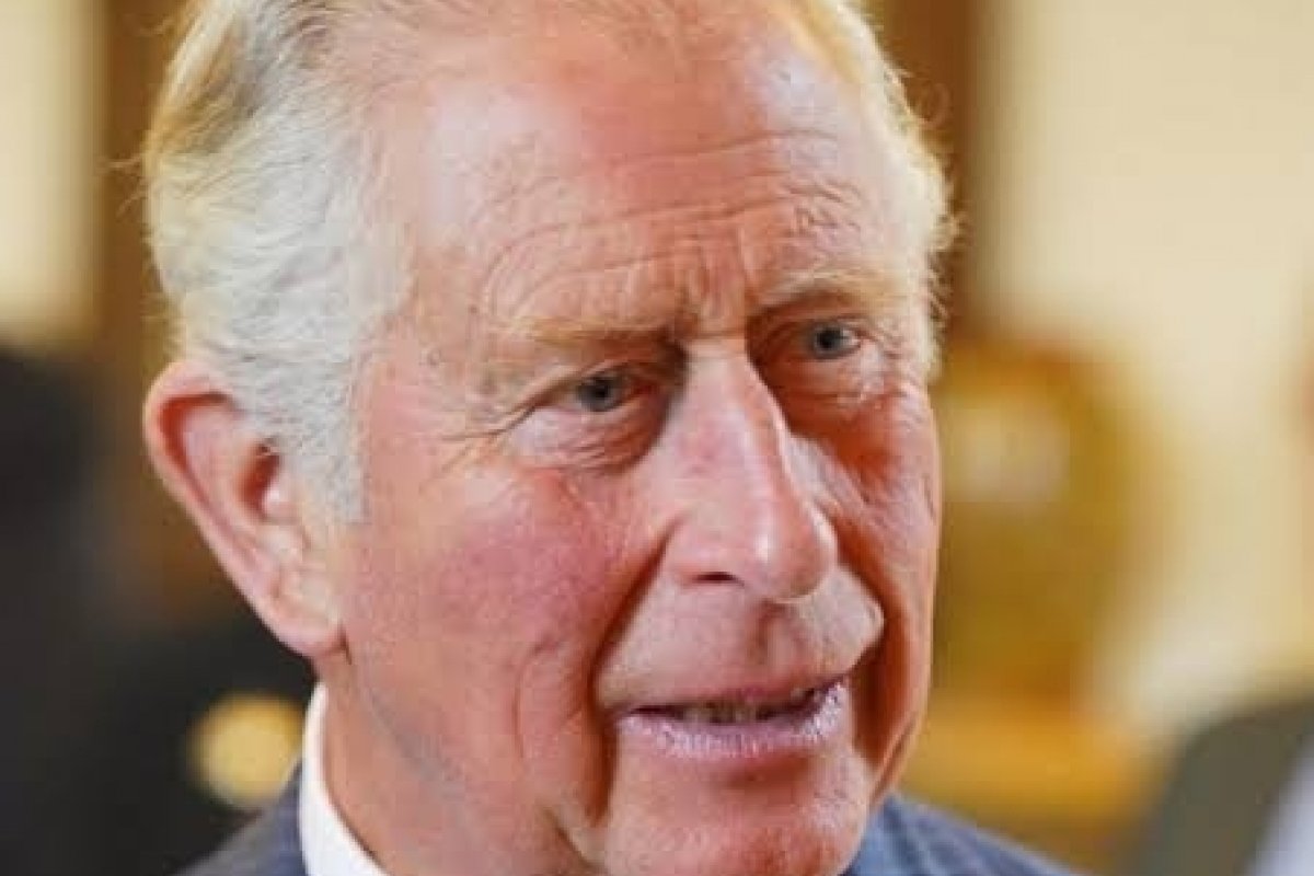 Após ser vítima da Covid-19, Principe Charles inaugura hospital em Londres