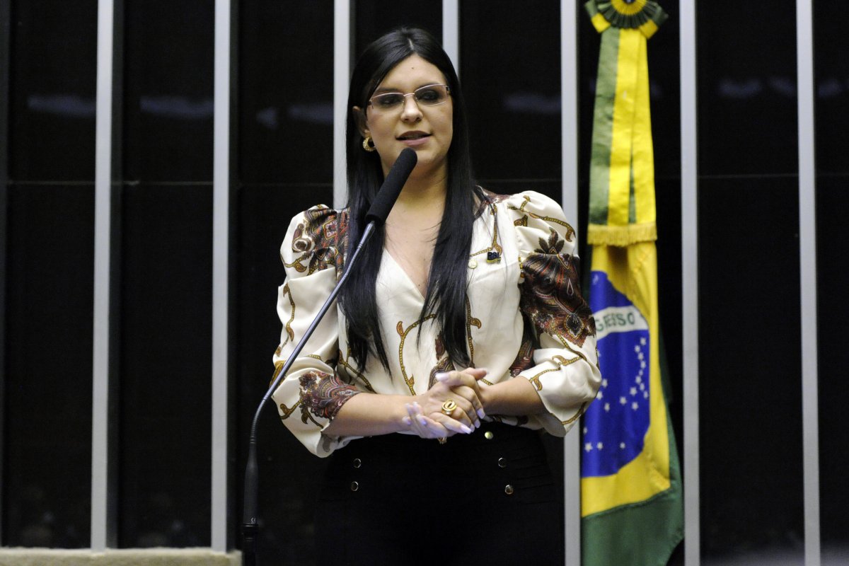 Dayane Pimentel rebate críticas do MBL na Bahia 