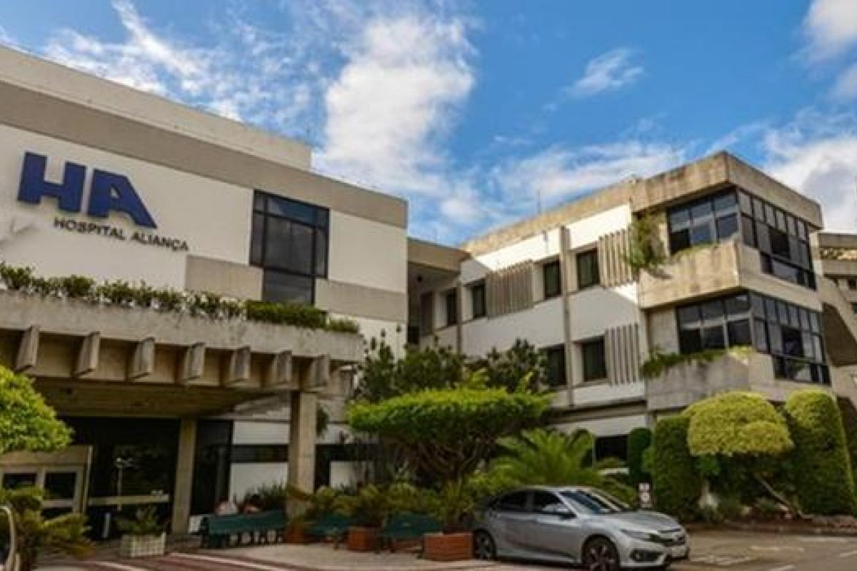 Homem de 56 anos recebe alta após ser curado do novo coronavírus em Salvador