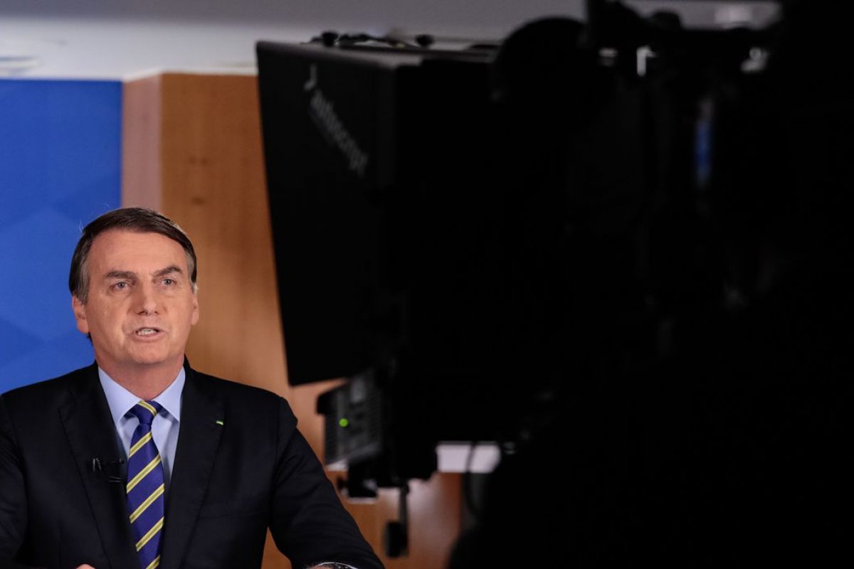 Bolsonaro anuncia acordo por matéria-prima para hidroxicloroquina