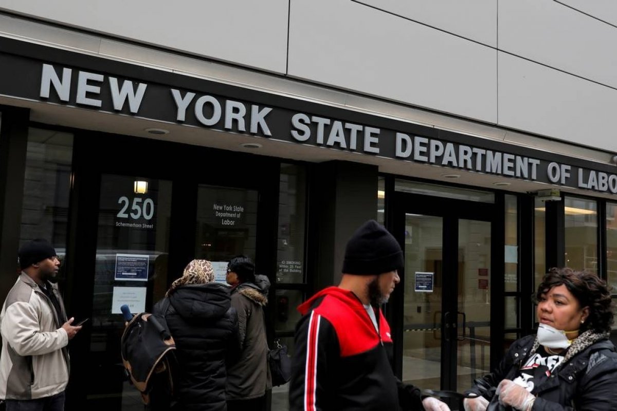 Coronavírus: 16,8 milhões de americanos solicitam seguro-desemprego em três semanas