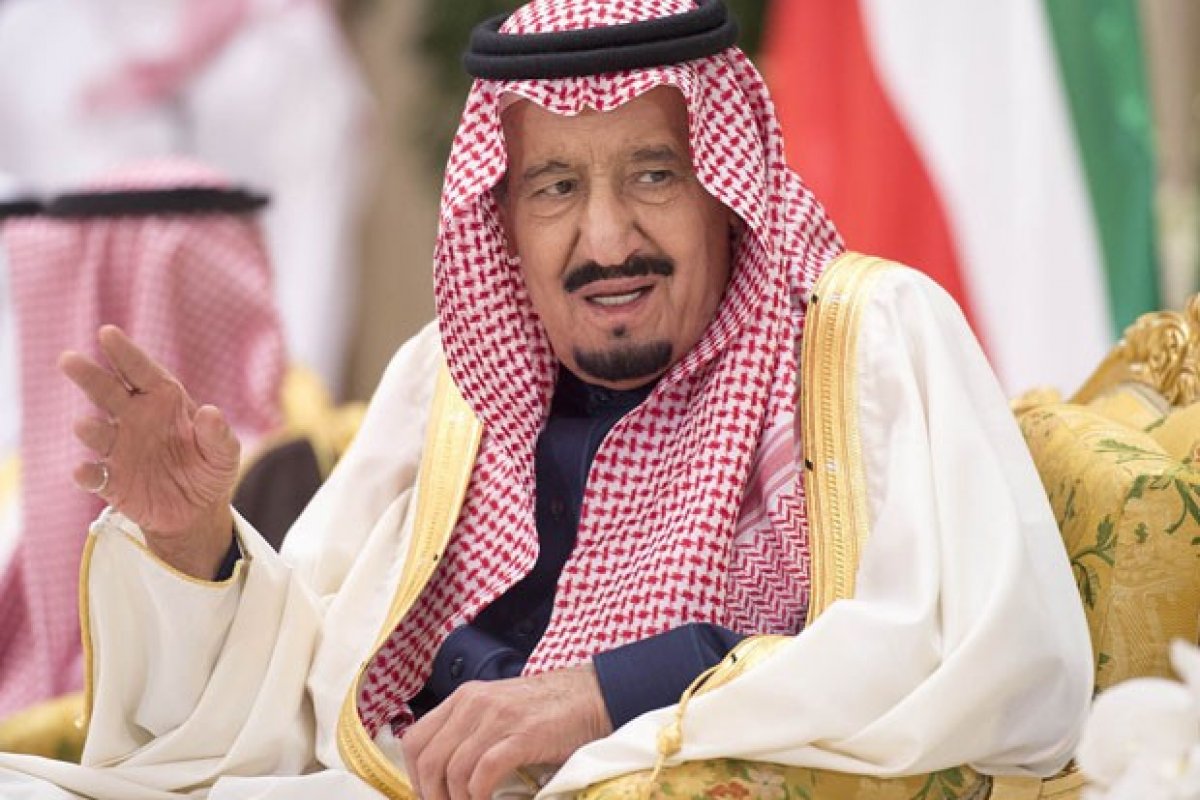 Mais de 100 pessoas da família real saudita estão infectadas com a covid-19