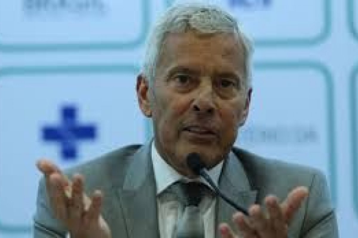 Estudo sobre uso de plasmas evolui 'muito bem', diz Ministério da Saúde