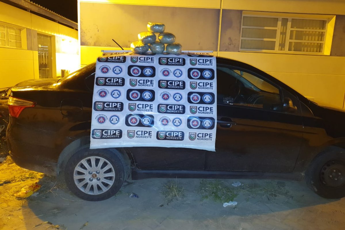 Homem é preso após tentar transportar 10 quilos de maconha em carro 