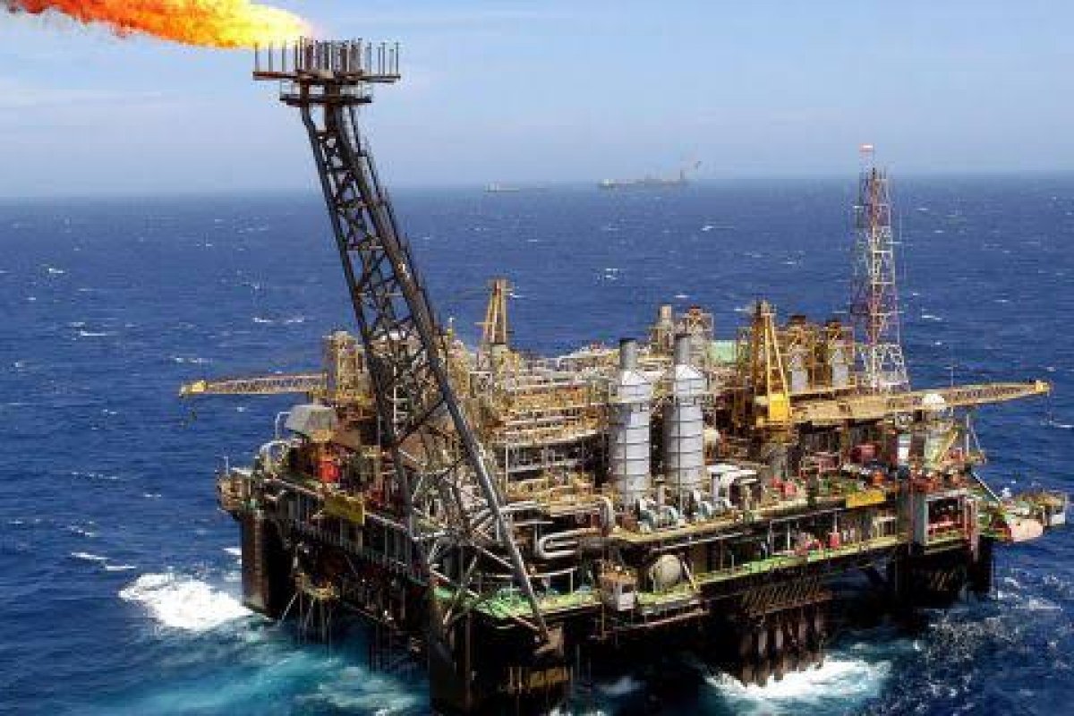 Ministro de Minas e Energia descarta impor corte na produção de petróleo no Brasil