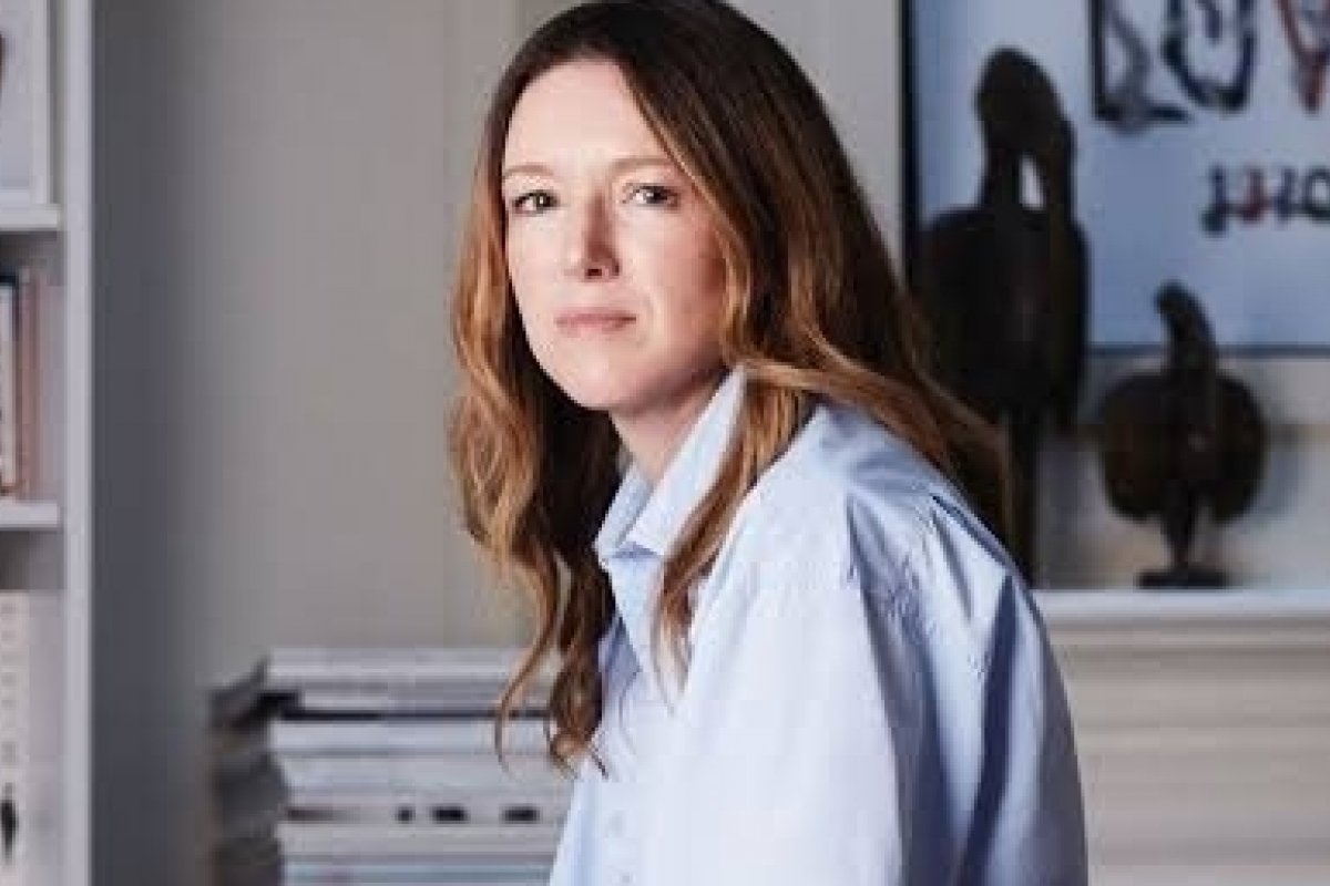 Clare Waight Keller deixa direção criativa da Givenchy