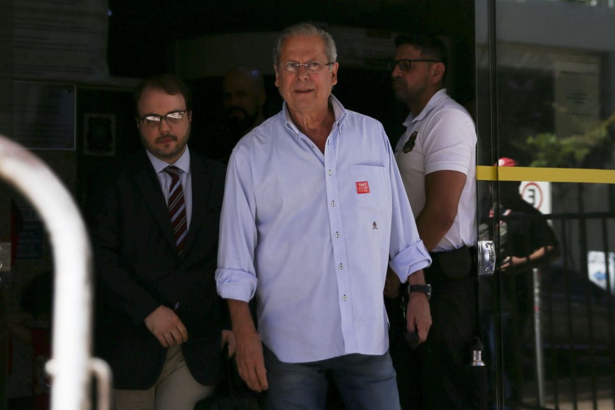 Ex-ministro José Dirceu não se apresenta à prisão em horário determinado pela Justiça