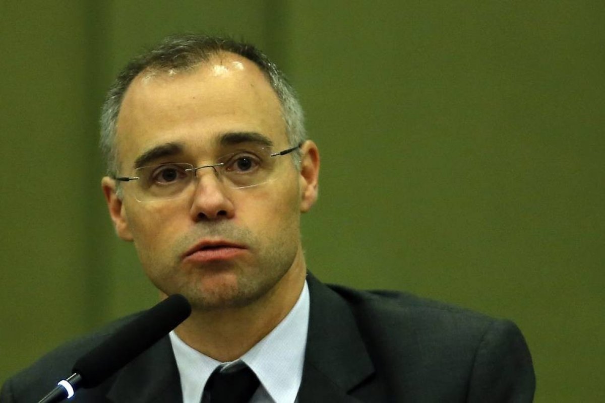 AGU avalia ir à Justiça contra adoção de medidas restritivas por autoridades locais no combate ao coronavírus