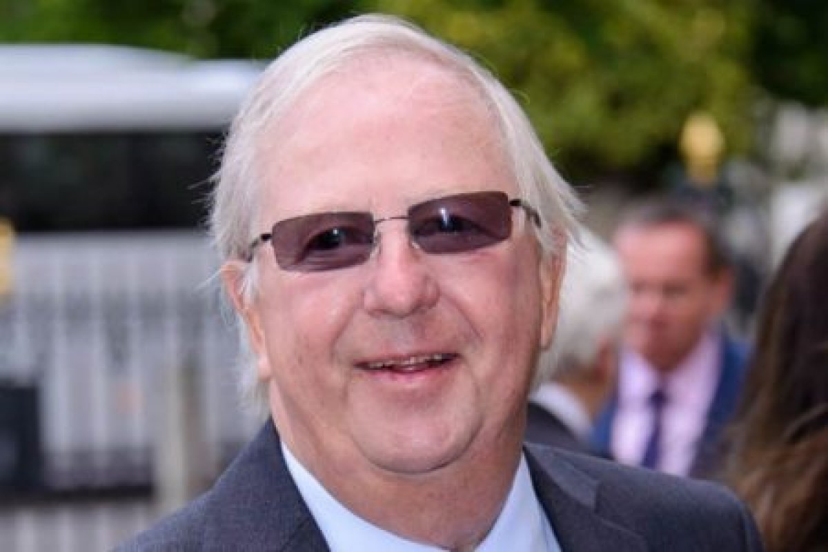 Aos 79 anos, o comediante Tim Brooke-Taylor morre vítima da Covid-19