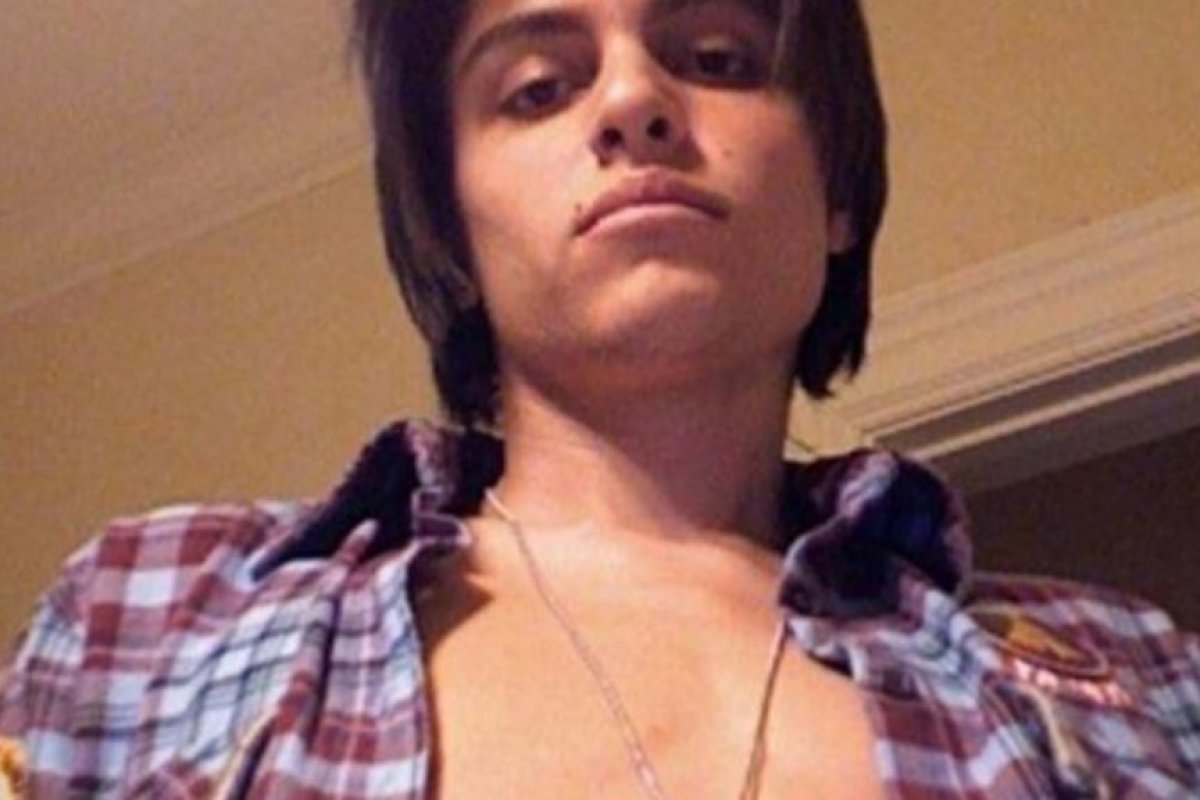 Filho caçula do Bispo Edir Macedo lança clipe sensual