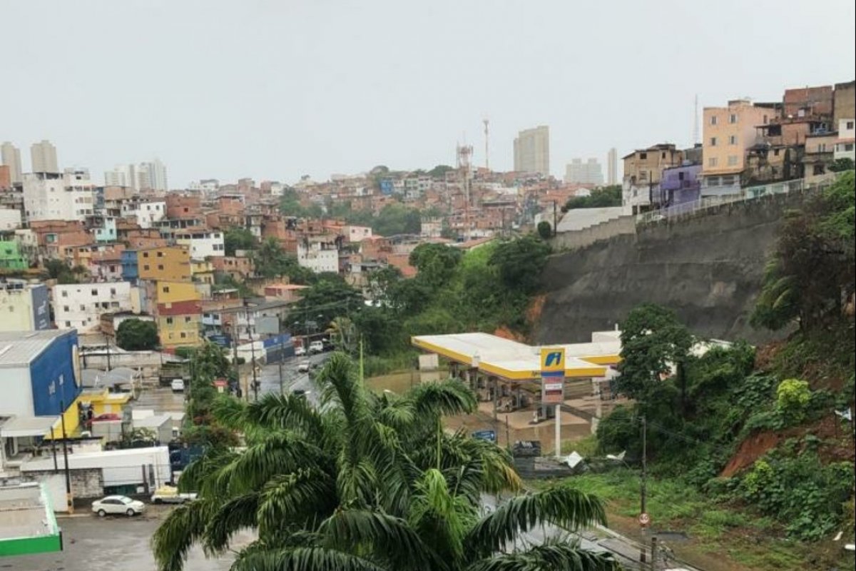 Chuva atinge Salvador nesta segunda-feira