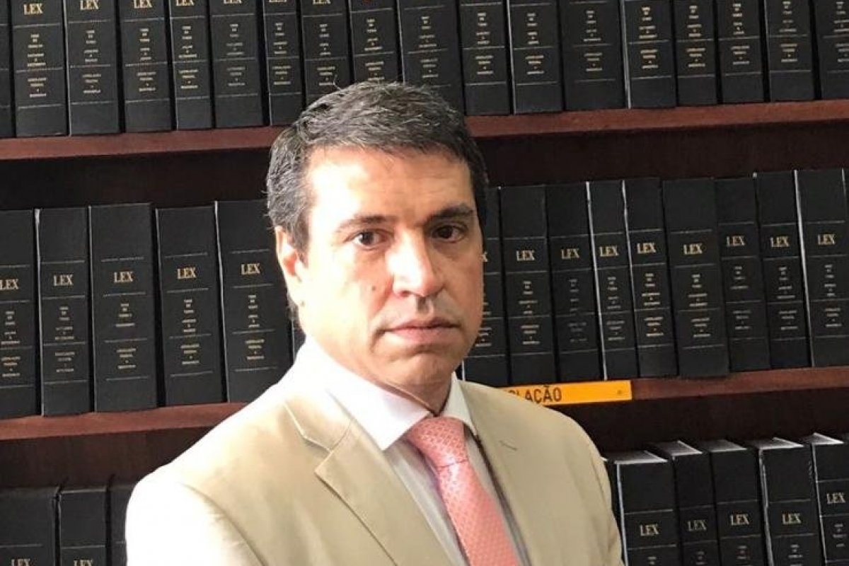 “Fabricar álcool em gel falso é um crime de saúde pública”, diz advogado Paulo Kalil