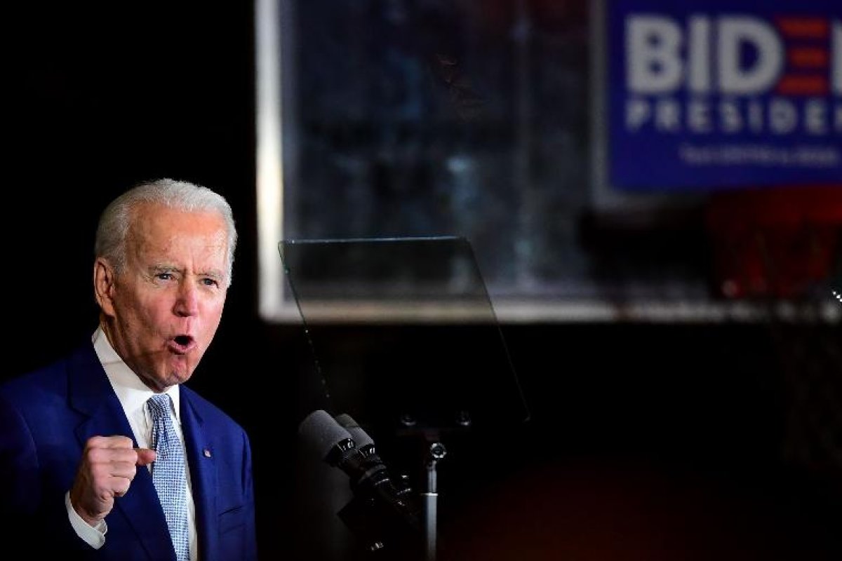 Joe Biden é acusado de abuso sexual: 'Colocou a mão por baixo da minha saia'