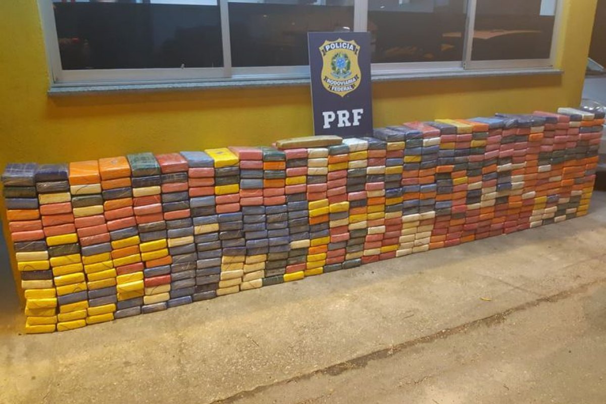 PRF apreende mais de meia tonelada de cocaína em Paranaguá