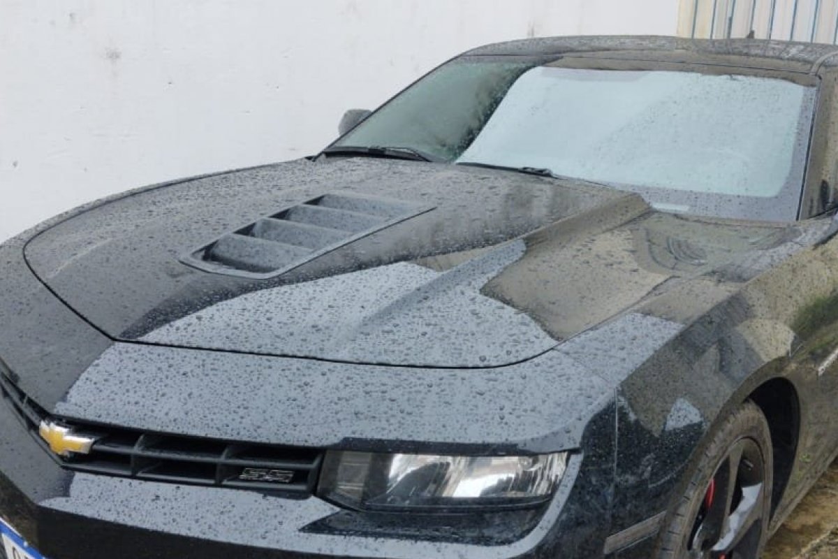 Veículos roubados, armas e dinheiro são apreendidos no norte da Bahia