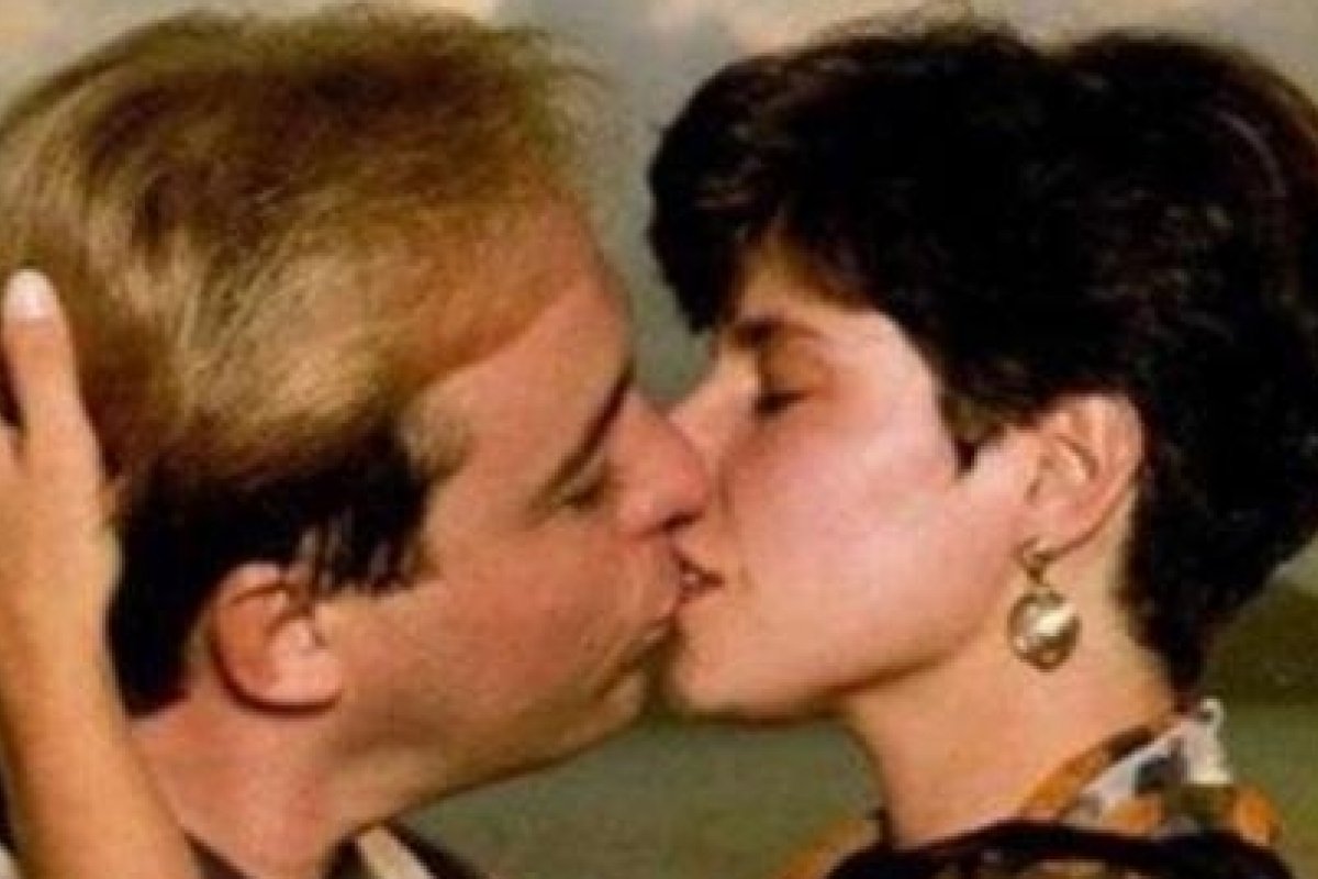 Para celebrar o dia do beijo, Rose Míriam posta foto com Gugu: 'Encontro de uma só alma'