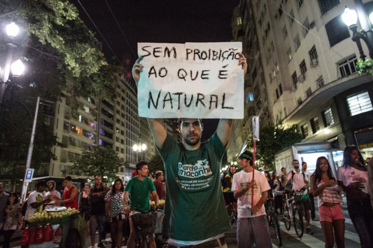 Justiça anula prisão de manifestante por "apologia" durante Marcha da Maconha