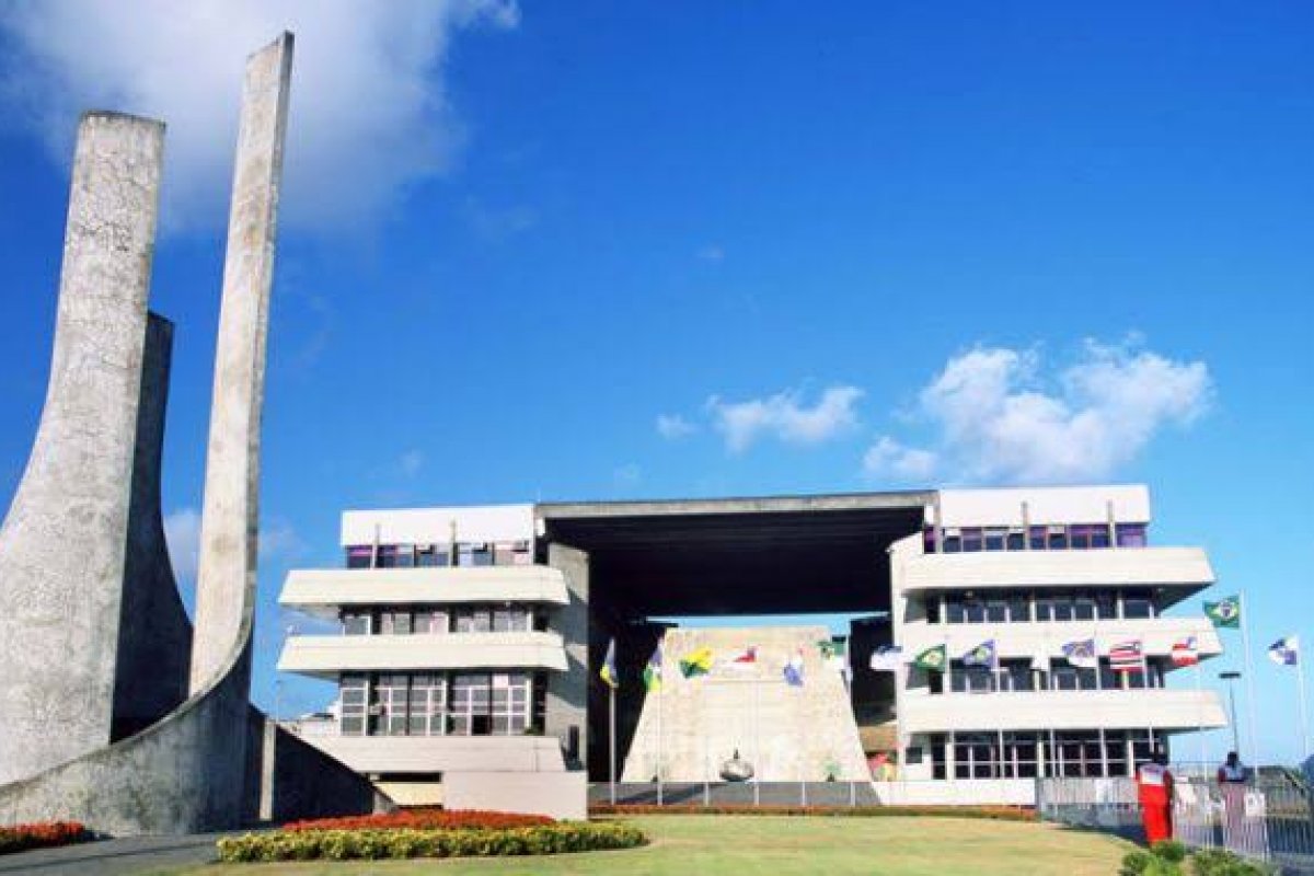 Alba vota nesta terça-feira auxílio de Rui para alunos da rede estadual