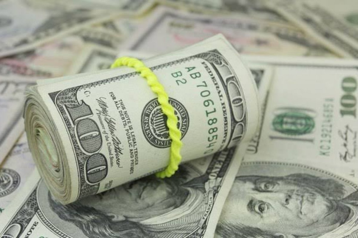 Dólar tem leve queda e é vendido por aproximadamente R$ 5,17