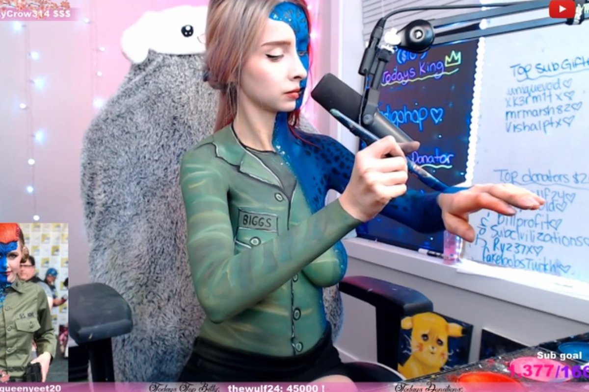 Streamer é banida de plataforma após realizar uma pintura corporal ao vivo