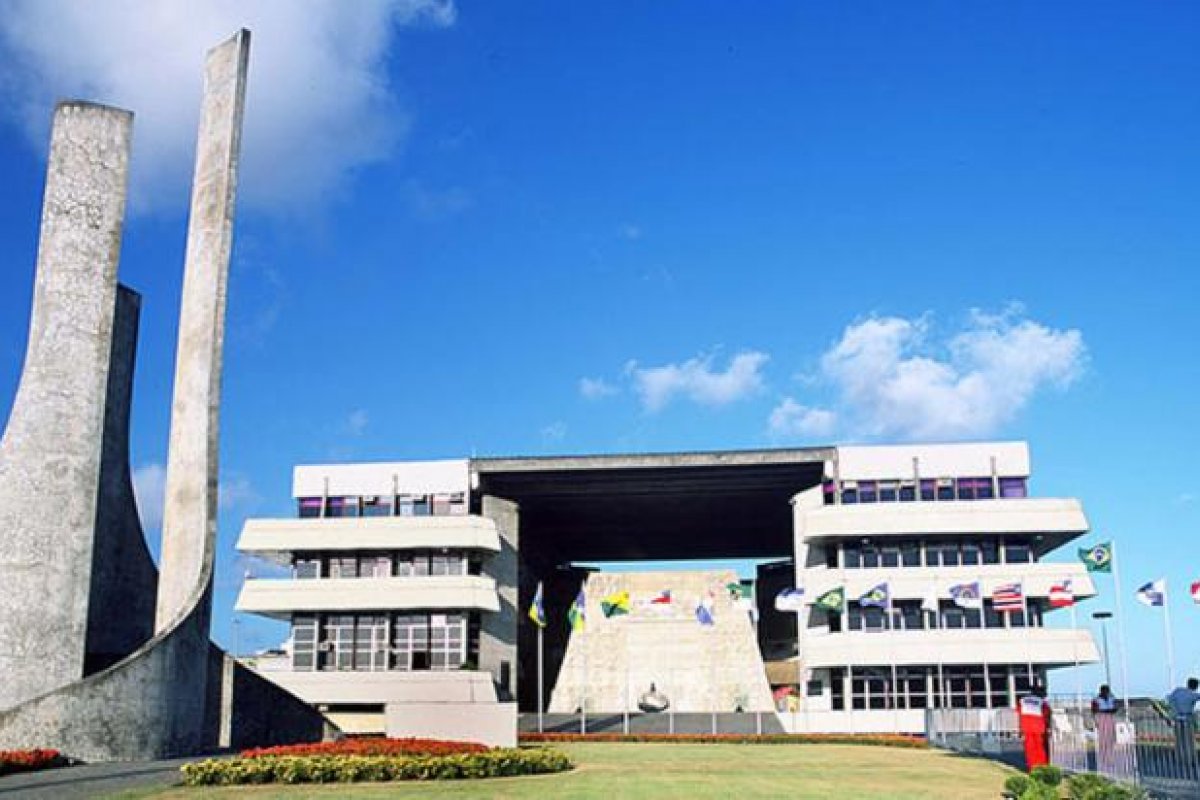 Alba aprova projeto de vale alimentação para alunos da rede pública do estado