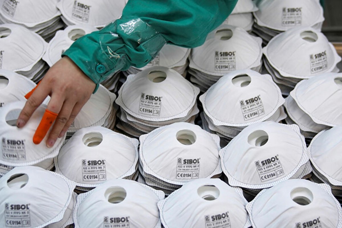 Operação para trazer 960 toneladas de máscaras da China para o Brasil começa no domingo (19)