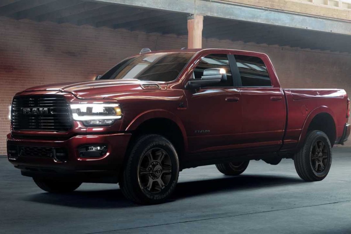 RAM 2500 ganha versão Night Edition com 100 unidades