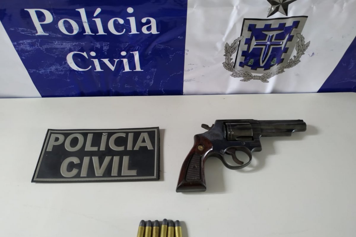 Jovem é preso suspeito de matar uma pessoa e ferir outras quatro na Bahia