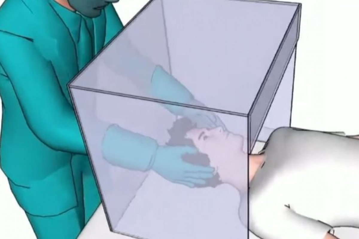 Covid-19: hospitais no RJ usam caixa de acrílico para evitar contágio de médicos