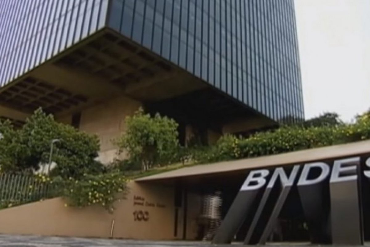 Bancos preparam socorro de R$ 50 bi a setores afetados pela crise