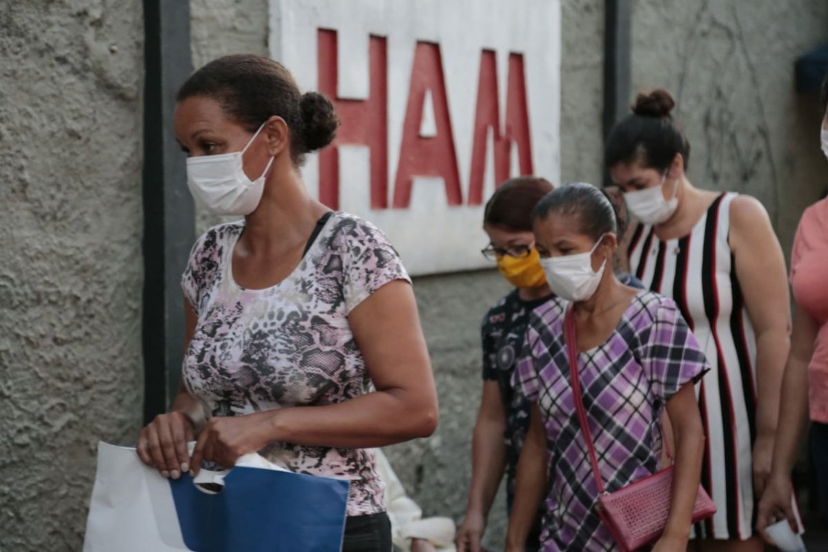Veja vídeo: Pacientes do Hospital Aristides Maltez correm risco de contaminação pela covid-19 por conta de enormes filas
