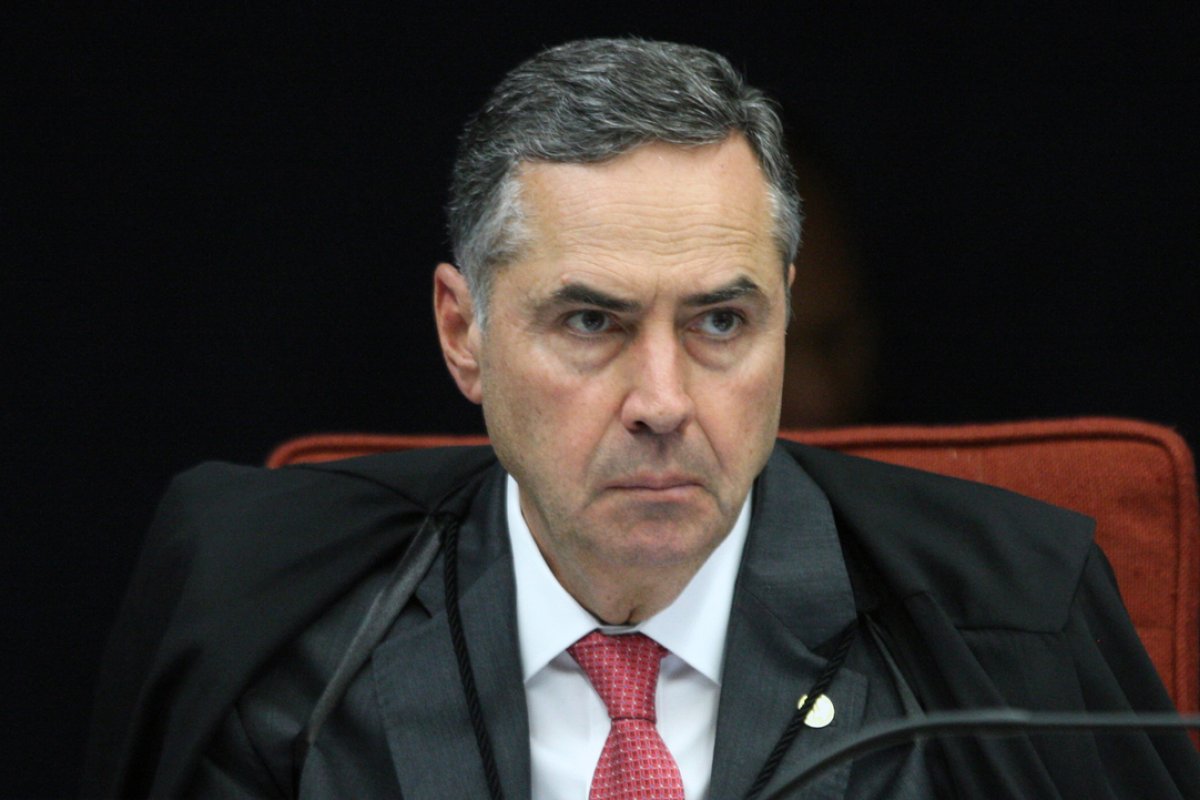 Novo presidente do TSE, Barroso defende adiamento 'mínimo' das eleições 2020 se necessário