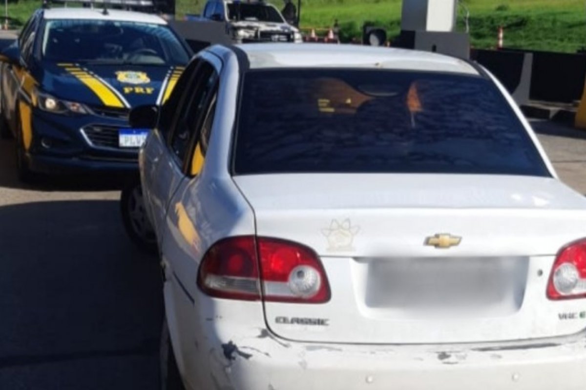 Motorista é flagrado após dirigir com CNH vencida na BR 324