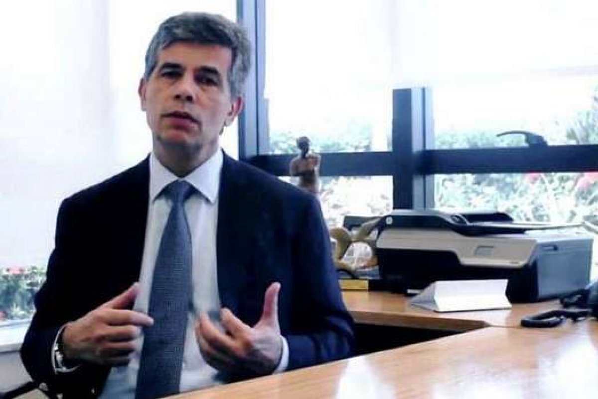 Bolsonaro escolhe o oncologista Nelson Teich para o lugar de Mandetta na Saúde