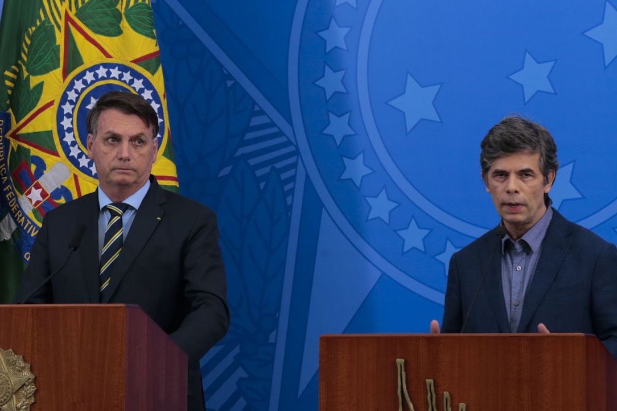 Nelson Teich afirma que não haverá mudança "brusca" nas diretrizes do isolamento social