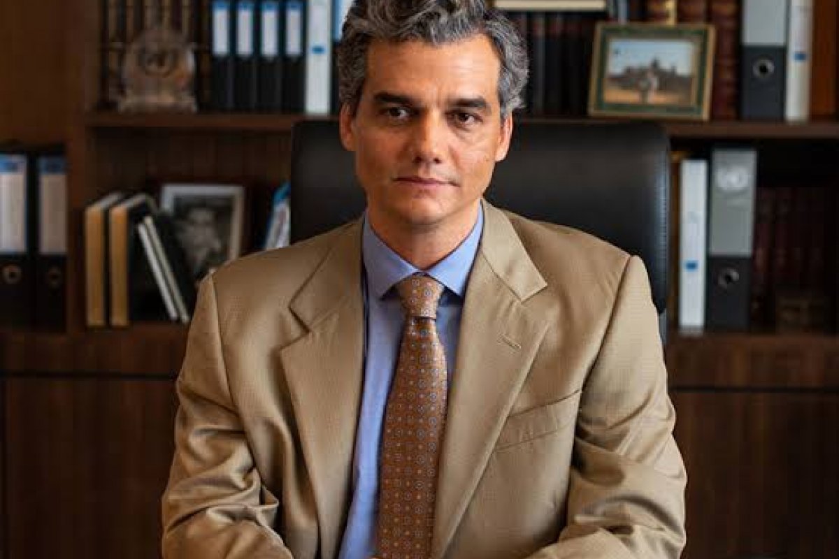 Wagner Moura valoriza direitos humanos ao interpretar Sergio Vieira de Mello