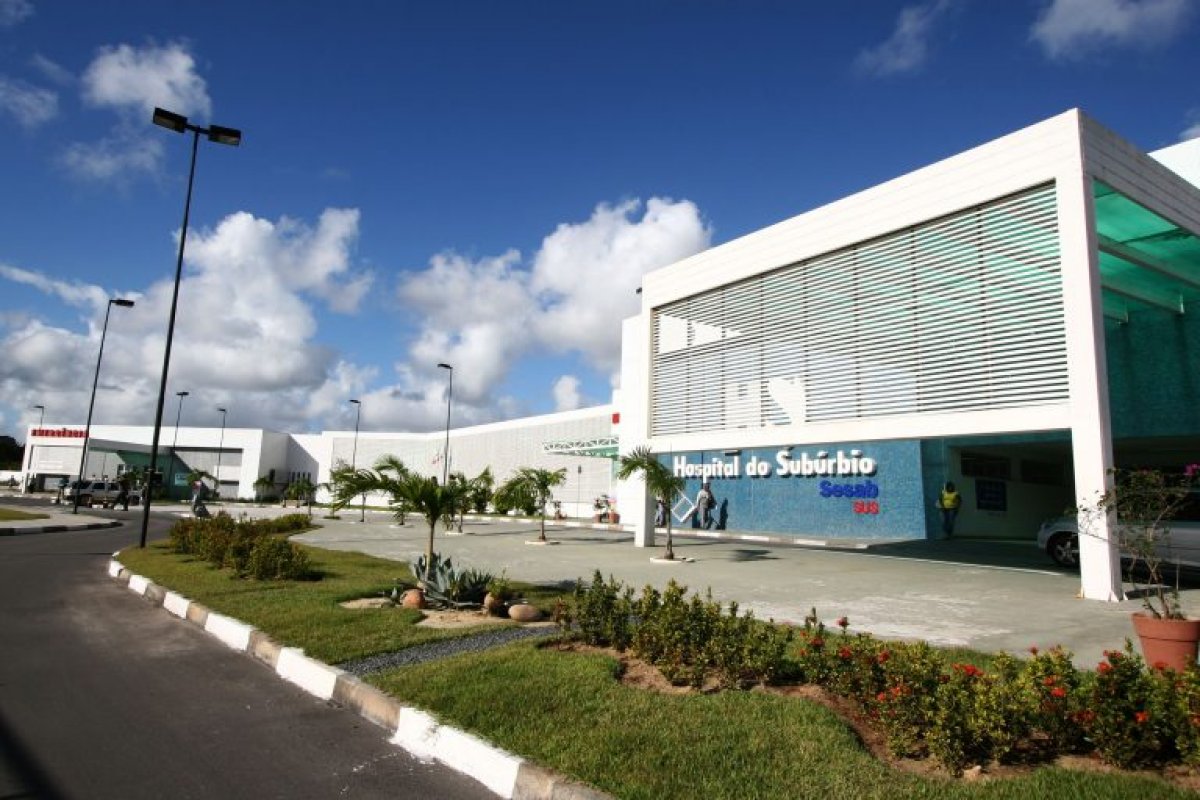 Funcionário do Metro de Salvador é espancado e esfaqueado dentro de carro em Pirajá