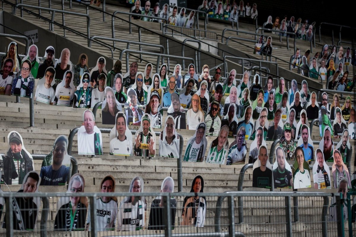 Time alemão adota uso de manequins de torcedores para retomada de jogos