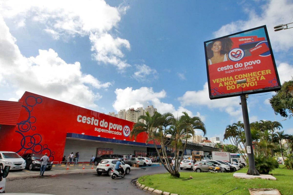 Governo da Bahia anuncia acordo com atacadistas para entrega do vale-alimentação estudantil