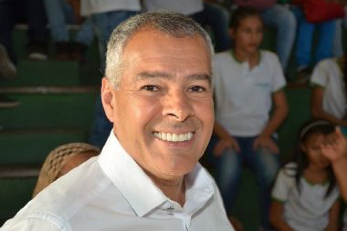 Prefeito de Alagoinhas reduz seu salário em 25%