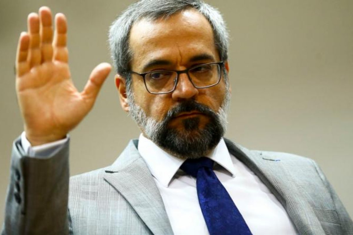 Realização do Enem em 2020 está garantida, diz ministro