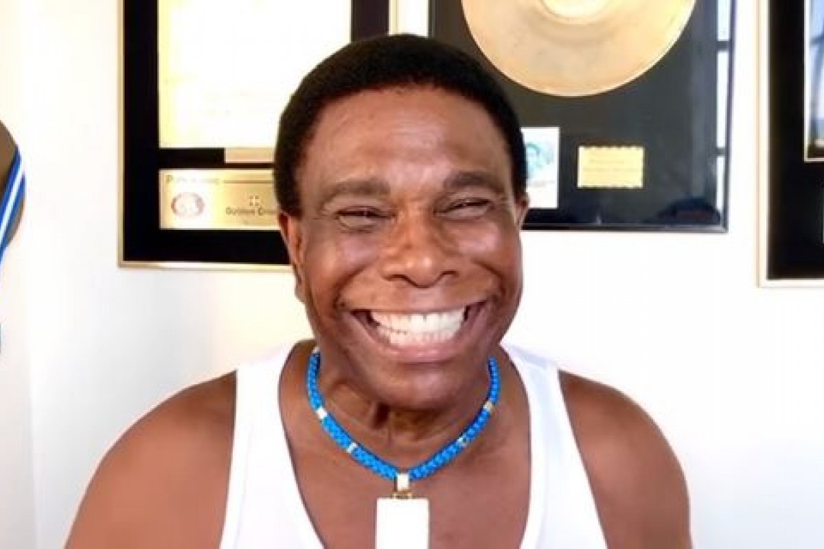 Neguinho da Beija-Flor lança música sobre os tempos de coronavírus