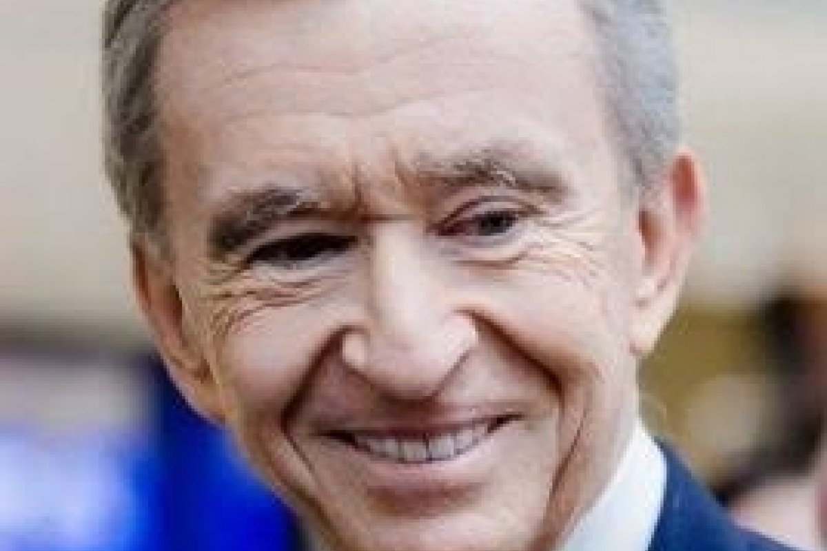 Dono do grupo LVMH abre mão do próprio salário