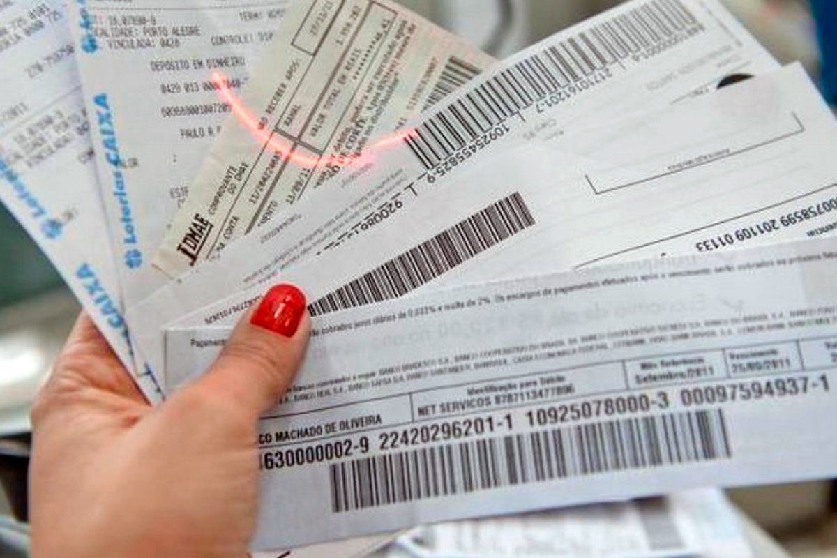 Mais de 90 milhões de brasileiros deixaram ao menos uma conta sem pagar em abril