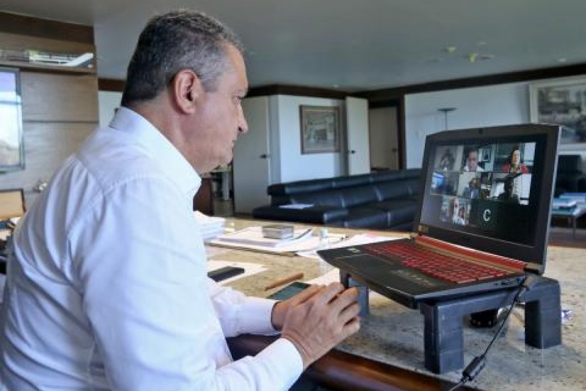 Policlínicas voltarão a atender aos poucos, garante Rui