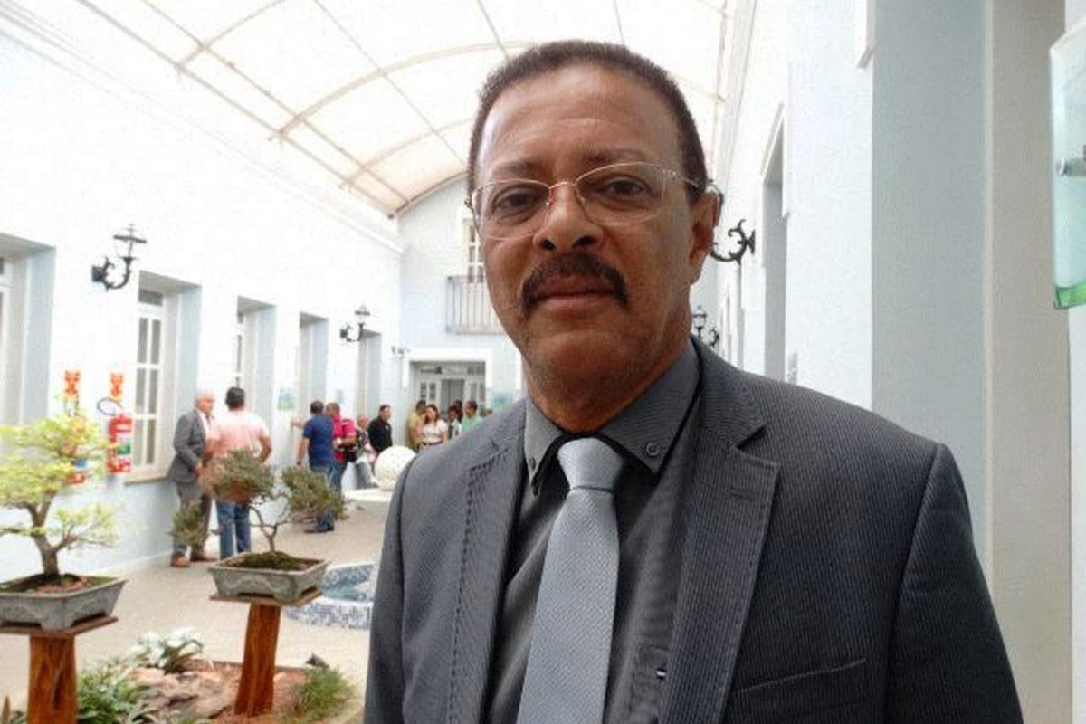 Vereador de Feira de Santana é hospitalizado após dar um tiro no próprio pé