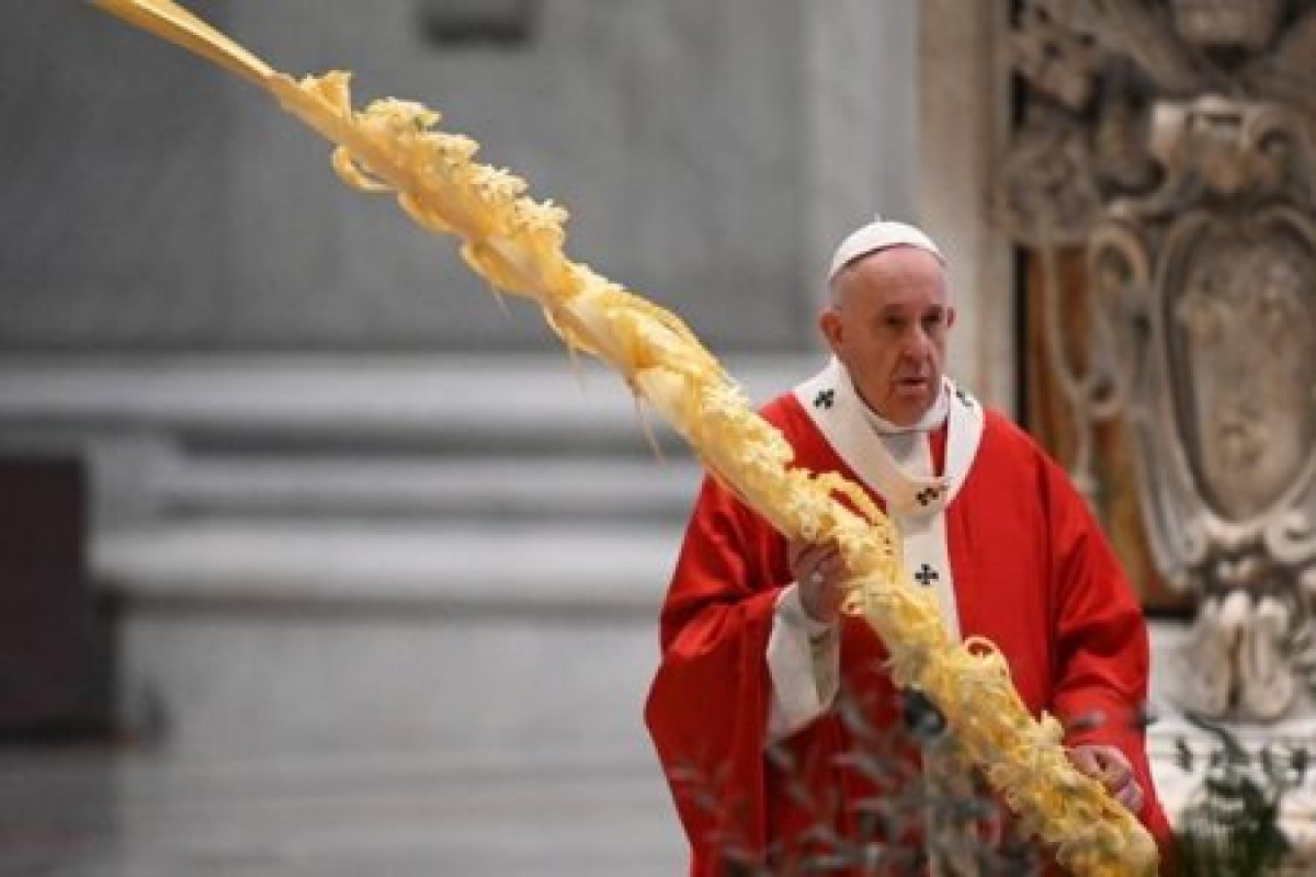 Indiferença e egoísmo são vírus piores que Covid-19, declarou o Papa durante missa dominical