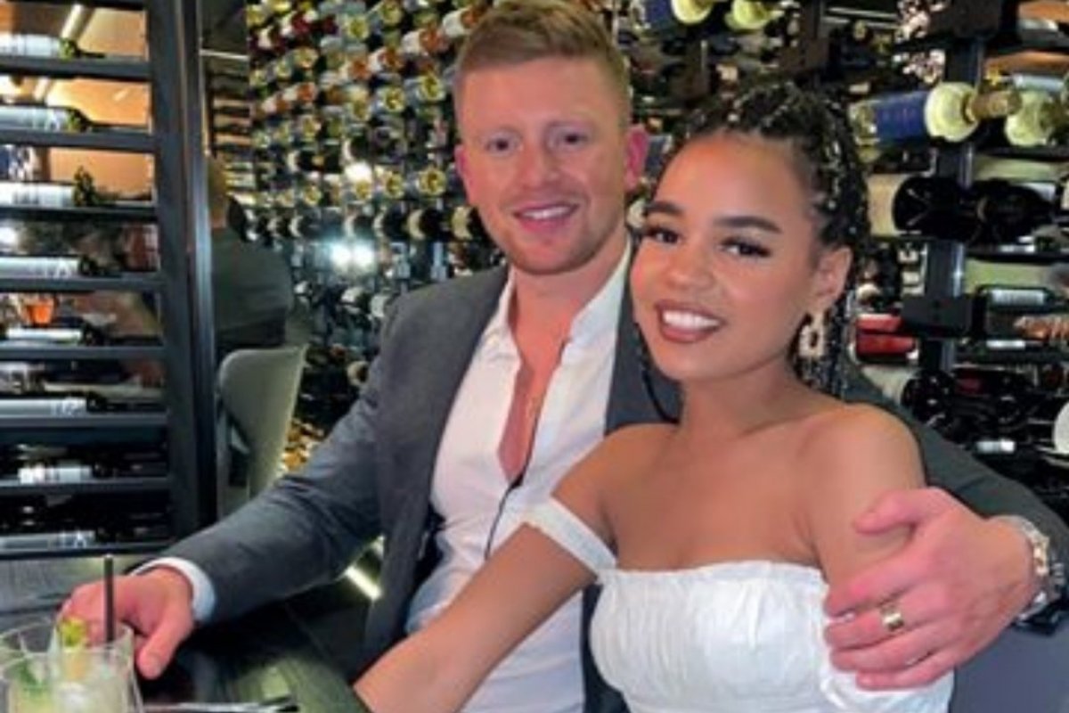 Atleta conhece namorada no Tinder e ela engravida no segundo encontro